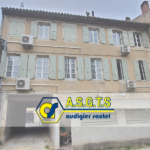 Pompe à chaleur réversible installée sur un bâtiment de logements à Donzère